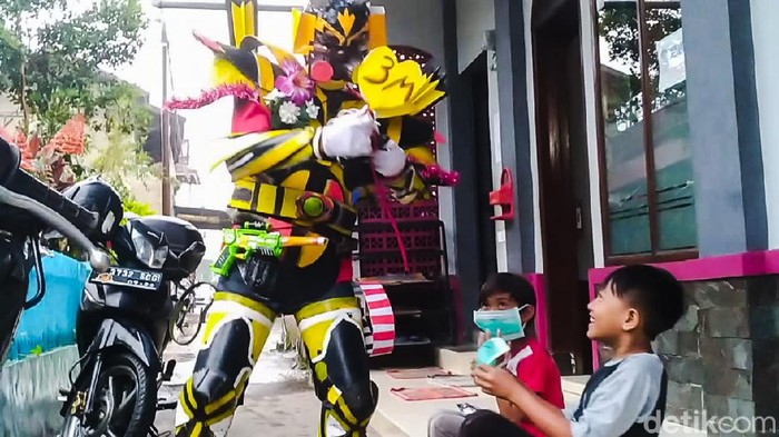 Robot Transformer sosialiasi prokes di Lembang