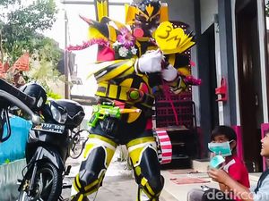 Robot Transformer Ikut Sosialisasikan Prokes COVID-19 di Lembang