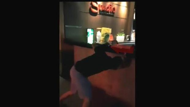 Screenshot viral video ''Kasat Narkoba Polres Pematangsiantar Lagi Tinggi' (dok. Istimewa)
