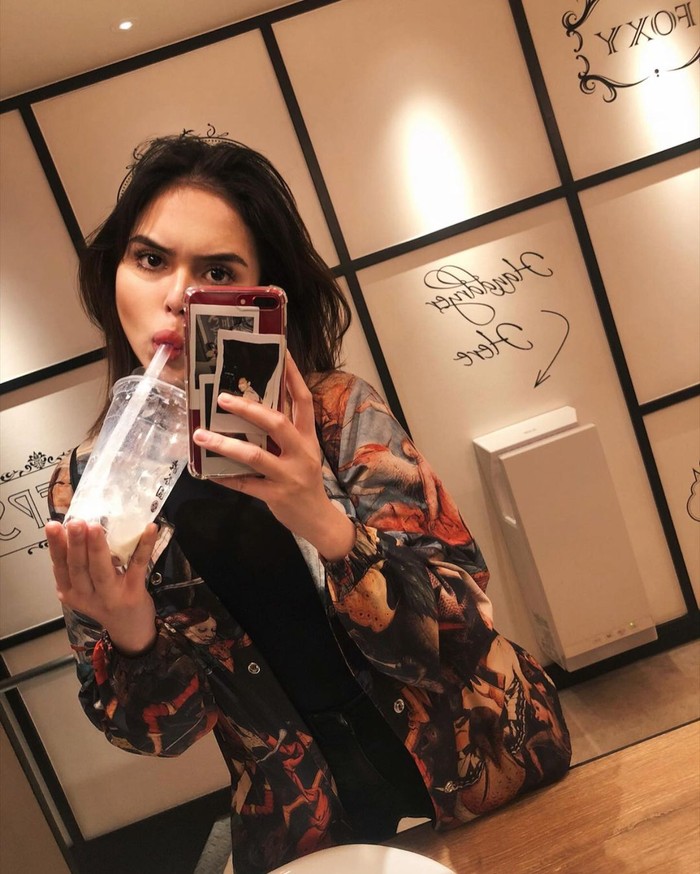 Serunya Edelenyi Laura saat Makan Es Krim dan Ngopi Cantik