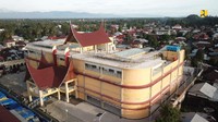 Pasar Pariaman juga akan dilengkapi dengan ramp di sisi selatan bangunan agar dapat dimanfaatkan sebagai lokasi evakuasi. Konstruksi dikerjakan oleh PT. Wijaya Karya Bangunan Gedung dengan anggaran Rp 89,74 miliar. Foto: Dok. Ditjen Cipta Karya PUPR