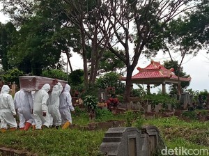 Jabar Banten Hari Ini: 196 Jenazah di TPU Cikadut Dipindah dan Pejabat Dinkes Dipecat