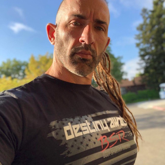 Beginilah penampilannya dulu yang terkenal dengan nama panggung Gabe Tuft.  Foto: dok. Instagram