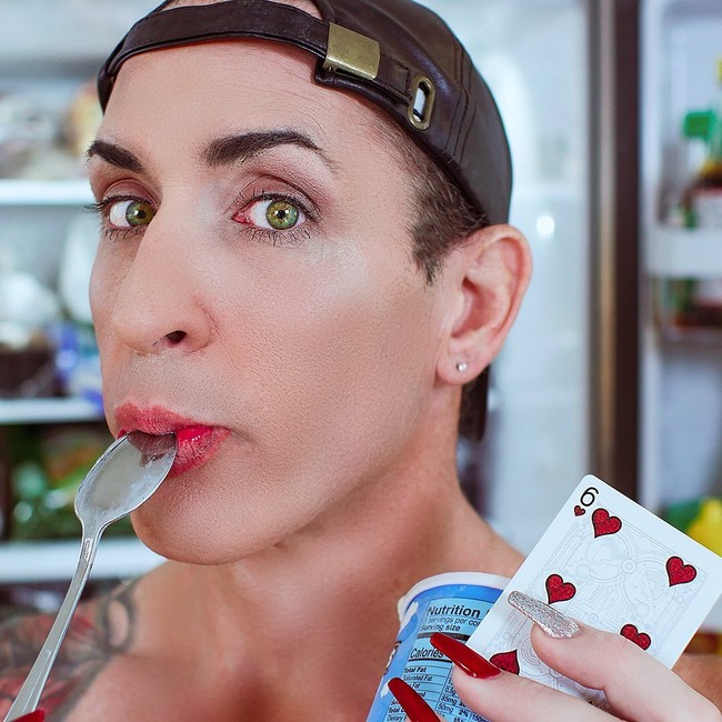 Gabe tampil dengan alis yang rapi dengan lipstik.  Foto: dok. Instagram