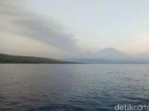 BMKG Banyuwangi: Abu Vulkanik Gunung Raung Capai Bali