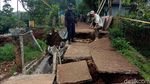 Bahaya! Retakan Akibat Tanah Gerak di Sukabumi Meluas