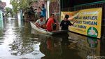 Banjir Berwarna Hitam di Kudus Belum Surut