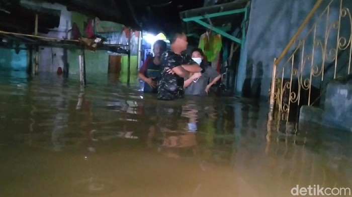 Banjir di Sampangan, Pekalongan Timur capai 1,7 meter karena Sungai Loji meluap