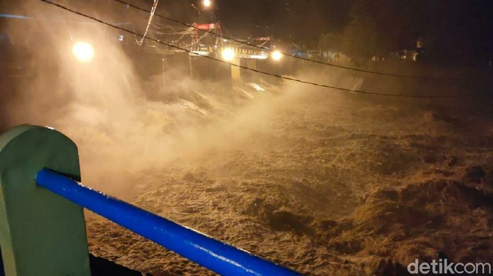 Bendung Katulampa masih siaga 3 menjelang malam hari