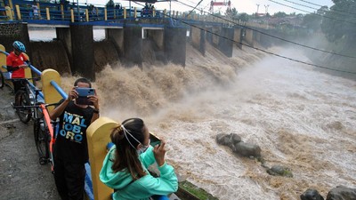 Bendung Katulampa Siaga Tiga