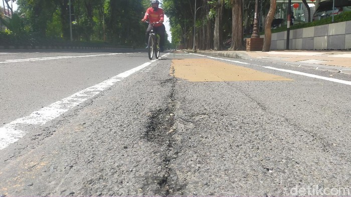jalan-jalan surabaya mulai berlubang