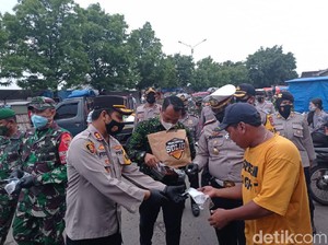 Forkopimda Magetan Sebar Masker Jelang PPKM Madiun Raya