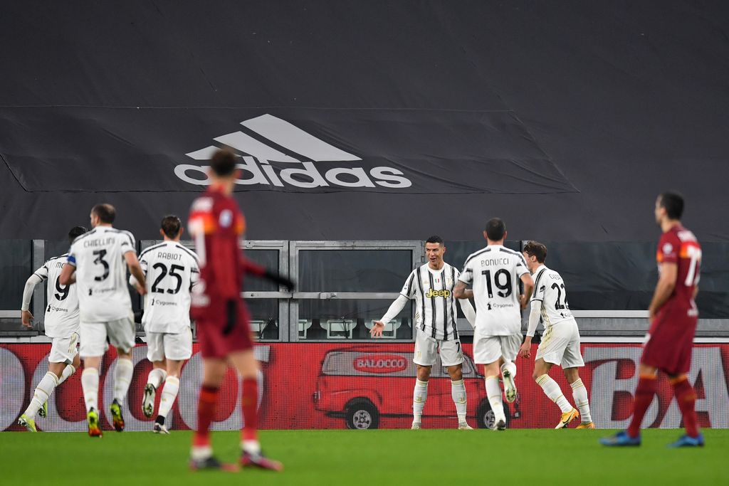 Juventus vs Roma TURIN, ITALY - FEBRUARY 06: Cristiano Ronaldo of Juventus celebrates with teammates after scoring his team's first goal during the Serie A match between Juventus and AS Roma at Allianz Stadium on February 06, 2021 in Turin, Italy. Sporting stadiums around Italy remain under strict restrictions due to the Coronavirus Pandemic as Government social distancing laws prohibit fans inside venues resulting in games being played behind closed doors. (Photo by Valerio Pennicino/Getty Images)