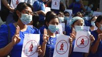 Para guru dari Universitas Yangon menggelar aksi protes.