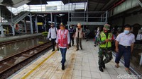 Humas PT Kai Daop 4 Semarang, Krisbiyantoro mengatakan kereta jarak jauh dialihkan jalurnya namun ada juga yang dialihkan modal transportasinya menggunakan bus.