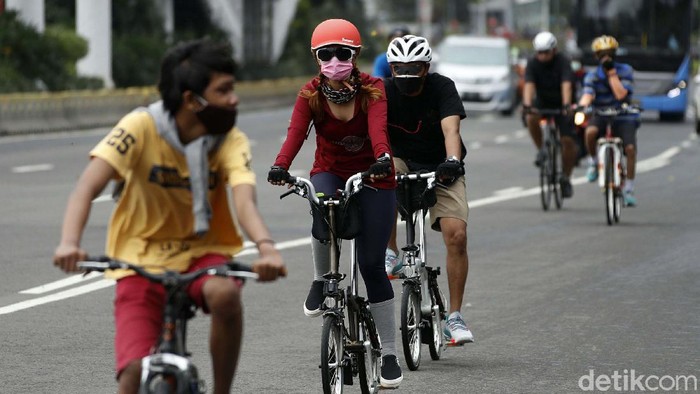 Pemprov DKI Akan Permanenkan Jalur Sepeda di Sudirman-Thamrin Pemprov DKI Jakarta akan permanenkan jalur sepeda di Jalan Sudirman-Thamrin, Jakarta Pusat. Hal ini untuk menunjang keamanan para pesepeda.