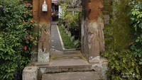 Gapura sebagai jalan masuk menuju bagian dalan rumah