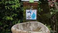 Tempat cuci tangan di setiap rumah penduduk