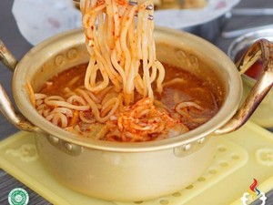 Slurpp! 5 Ramyeon Enak Bisa Dicicipi di 5 Kafe Korea Ini