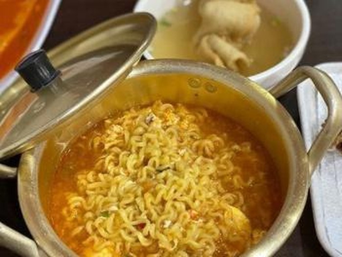 ramyeon enak ada di 5 kafe korea di jakarta