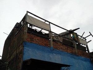 Puting Beliung Rusak Puluhan Rumah di Kelurahan Sumur Batu Bekasi