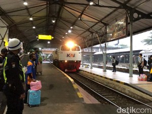 Kereta Api dari Surabaya Tujuan Jakarta Sudah Beroperasi Normal Lagi