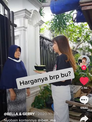 Terharu Makanannya Ditawar Mahal, Ibu Ini Tahan Tangis