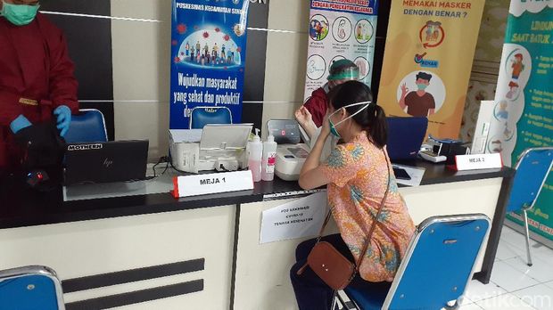 Vaksinasi Bagi Tenaga Kesehatan di Puskesmas Senen
