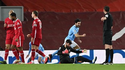 Meme Kocak Alisson Blunder dan Bikin Liverpool Dihajar City