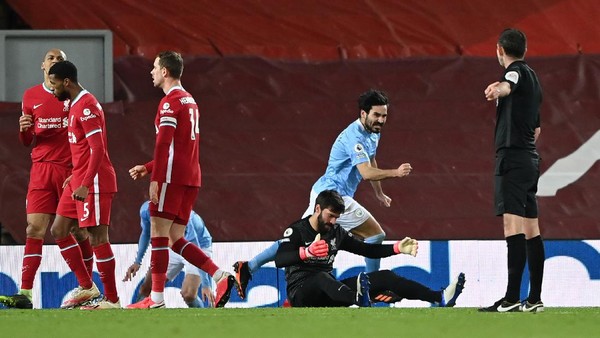 Meme Kocak Alisson Blunder dan Bikin Liverpool Dihajar City
