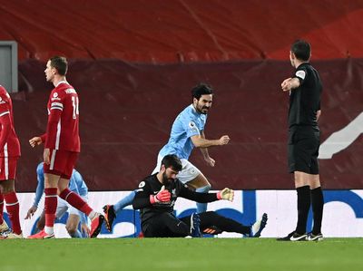 Meme Kocak Alisson Blunder dan Bikin Liverpool Dihajar City