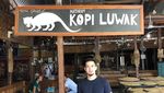 Aufar Hutapea Saat Menikmati Kopi Luwak hingga Steak Salt Bae