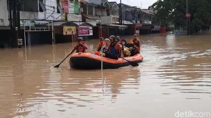 Banjir dan longsor terjang 16 kecamatan di Kabupaten Bogor