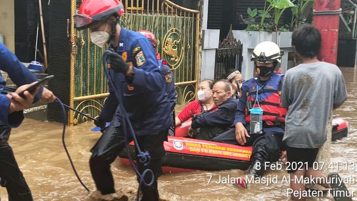 Banjir di Pejaten Timur, Pasar Minggu, Jaksel.