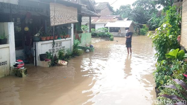 Banjir di Rawajati, Jaksel (Kadek/detikcom)