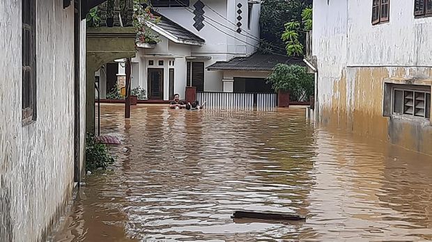 Banjir di RW 03, Rawajati, Jakarta Selatan.