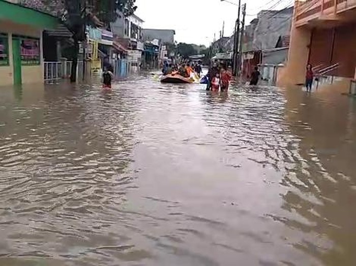 Banjir di Vila Nusa Indah Bogor