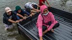 Foto: Pantura Terendam Banjir, Imbas Penurunan Muka Tanah?