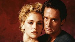 Curhat Sharon Stone Soal Bayarannya 1/28 dari Michael Douglas di Basic Instinct