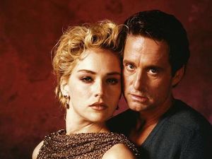 Curhat Sharon Stone Soal Bayarannya 1/28 dari Michael Douglas di Basic Instinct