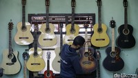 Jika berminat untuk memesan gitar ditempat ini bisa memakan waktu 1-2 minggu.