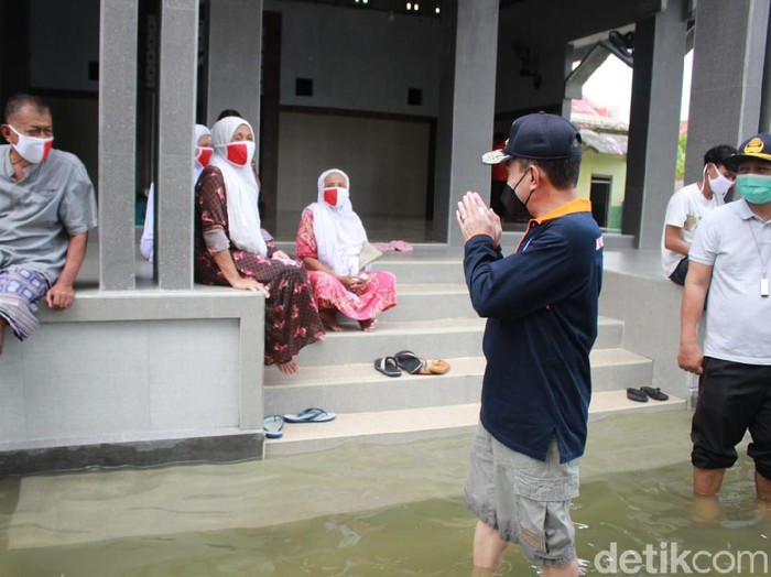 Bupati Pati Haryanto datangi lokasi banjir, Senin (8/2/2021).