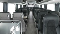 Bus buatan Swedia ini memiliki kapasitas 96 penumpang. Beberapa fitur kenyamanan yang disematkan adalah, tingkat kebisingan kabin yang rendah, dan sistem pengaturan suhu ruangan yang berbeda antara pengemudi dan penumpang. Sistem audio, sistem multimedia, dan sistem informasi penumpang juga lengkap tersedia. Foto: Volvo Buses