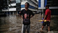Kepala sub Kordinator TMA Katulampa Andi Sudirman mengatakan kenaikan TMA di bendung Katulampa pada pagi ini, sama seperti kenaikan muka air pada Ahad kemarin yang disebabkan oleh hujan lebat pada dinihari. Dia mengimbau masyarakat tetap waspada, meski TMA menurun.