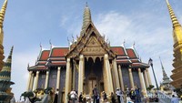 WAT PHRA KAEW ATAU THE TEMPLE OF THE EMERALD BUDDHA WAJIB KAMU KUNJUNGI ! BANYAK SPOT FOTO MENARIK DI WISATA SEJARAH INI