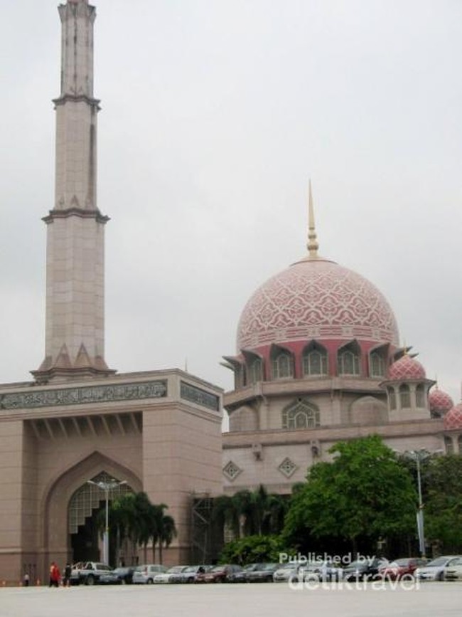 Ada Lho Masjid Serba Pink di Malaysia