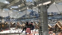 Badan terikat demi memompa adrenalin di wahana Zorb Ball Trans Snow World Bekasi