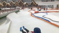 Siap meluncur di wahana Racer Sledge Trans Snow World Bekasi