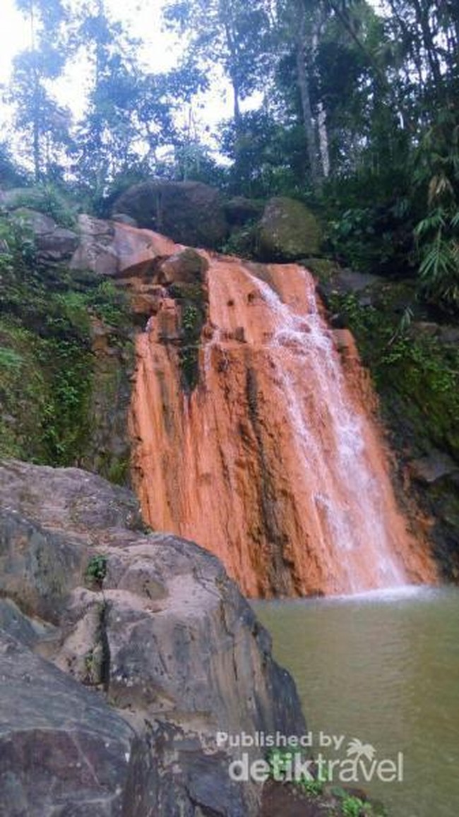Adem Begini Lihat Curug Klenting Kuning