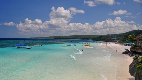 Aduhai! Cantiknya Pantai Tiga Warna di Tanjung Bira